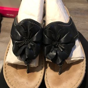 Like new clarks flip flops. Black white stitching